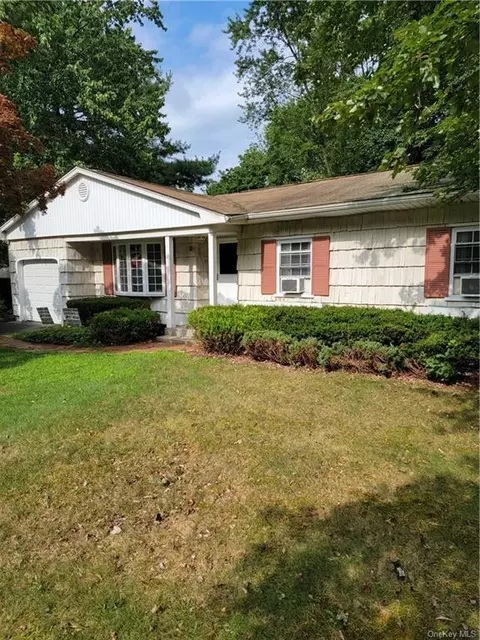 9 Dumond Pl, Coram, NY 11727