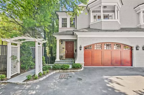 100 Elm St #1, Greenwich, CT 06830
