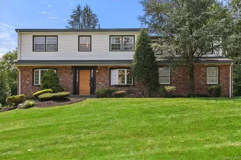29 Concord Dr, Clarkstown, NY 10956