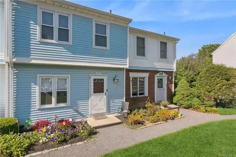 1307 Williamsburg Dr, Mahopac, NY 10541