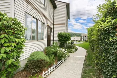 526 Country Club Ln, Pomona, NY 10970