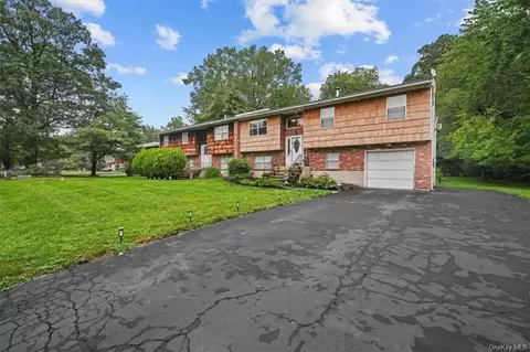 14 Michele Ct, Ramapo, NY 10977