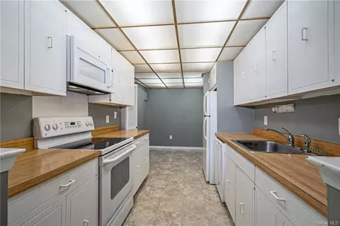 300 High Point Dr #513, Greenburgh, NY 10530