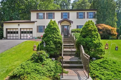 37 April Ln, Clarkstown, NY 10954