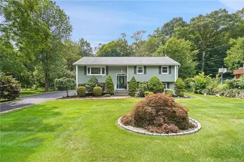 3871 Fawn Ct, Yorktown, NY 10588