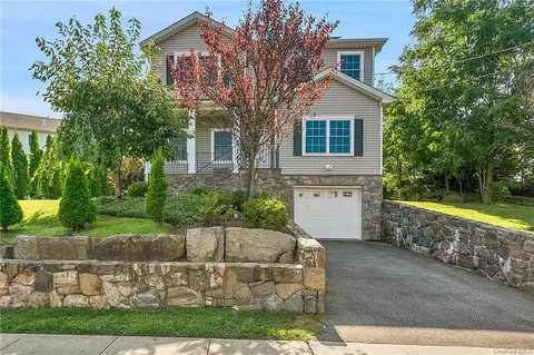 22 Petersville Rd, New Rochelle, NY 10801
