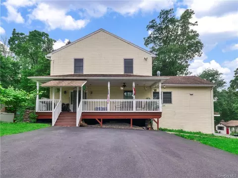 27 Cedar Trl, Monroe, NY 10950