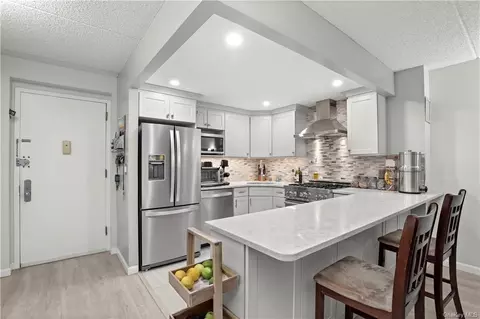 777 N Macquesten Pkwy #306, Mount Vernon, NY 10552