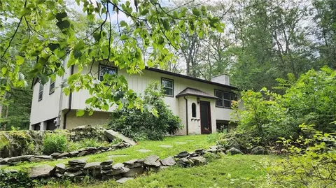 52 Terwilliger Rd, Hyde Park, NY 12538