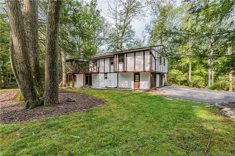 46 Terwilliger Rd, Hyde Park, NY 12538