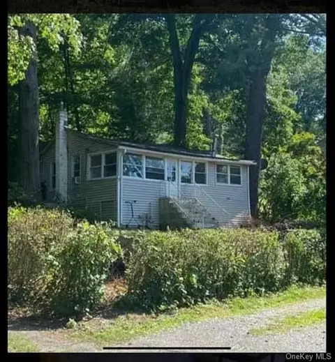 1 Avondale Rd, Greenwood Lake, NY 10925