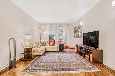 110-34 73rd Rd #4M, Forest Hills, NY 11375