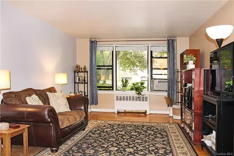 10 Franklin Ave #1P, White Plains, NY 10601