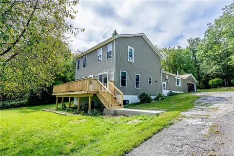 147 W Hook Rd, East Fishkill, NY 12533