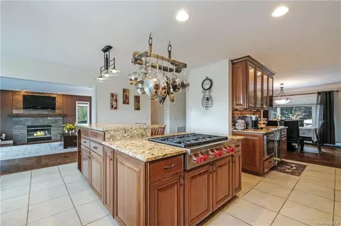 541 E Branch Rd, Patterson, NY 12563