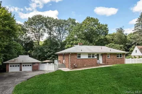 1 Augur Rd, Ramapo, NY 10901