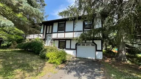 12 Webb Ct, Monroe, NY 10950