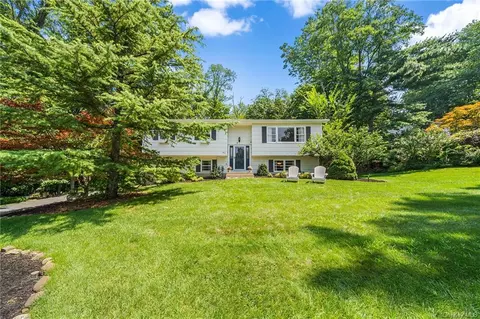 823 Tulip Dr, Clarkstown, NY 10989