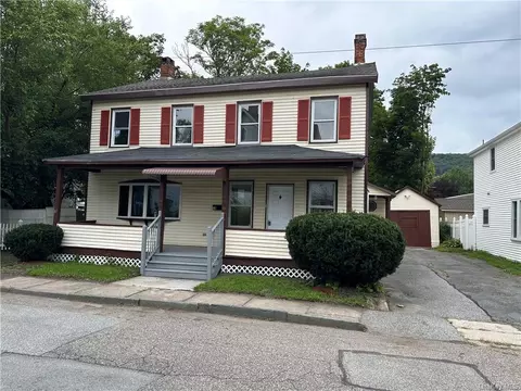 18 Spring St, Port Jervis, NY 12771