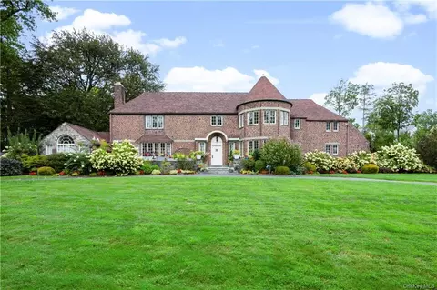 37 Penn Blvd, Scarsdale, NY 10583