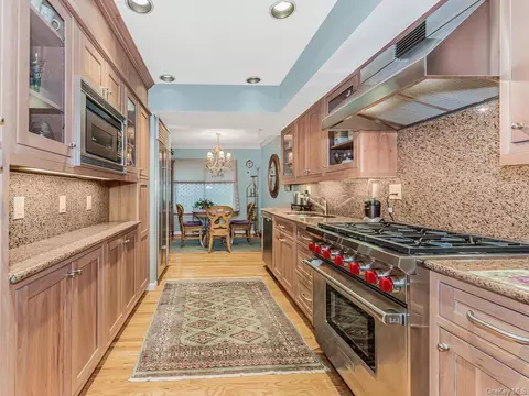 200 California Rd #26, Bronxville, NY 10708