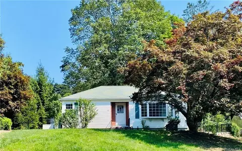 10 Mahopac Ave, Amawalk, NY 10501