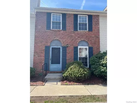 60 Yorkshire Ter, Washingtonville, NY 10992