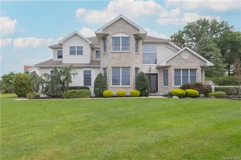 10 Meriwether Trl, Clarkstown, NY 10920