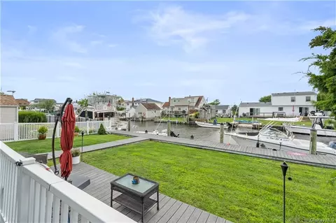 310 East Dr, Copiague, NY 11726