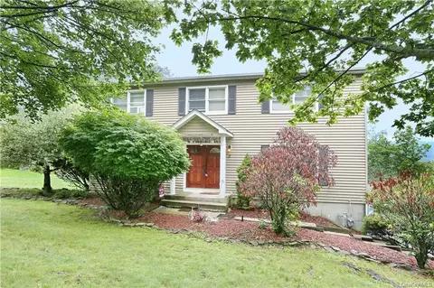 5 Rockridge Dr, Thiells, NY 10984