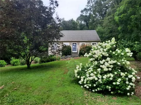 330 Lee Farm Dr, Southbury, CT 06488