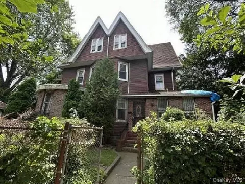 697 E 21st St, Brooklyn, NY 11210