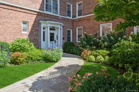 8 Midland Gdns #3I, Bronxville, NY 10708