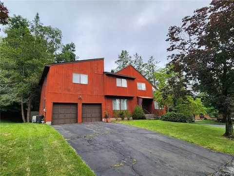 2 Rookery Cir, Clarkstown, NY 10956