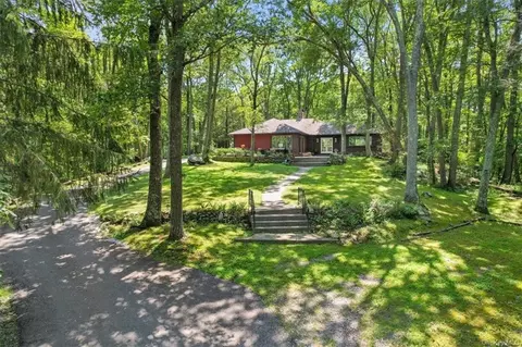 63 Oak Shadow Ln, Pawling, NY 12564