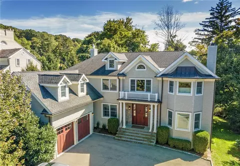 36 Riverview Rd, Greenburgh, NY 10533