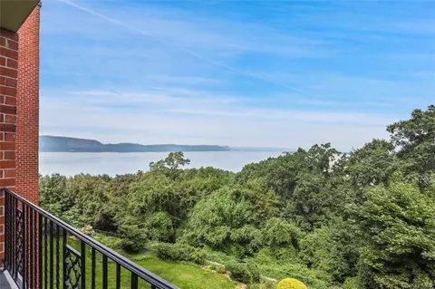 16 Rockledge Ave #5P-2, Ossining, NY 10562