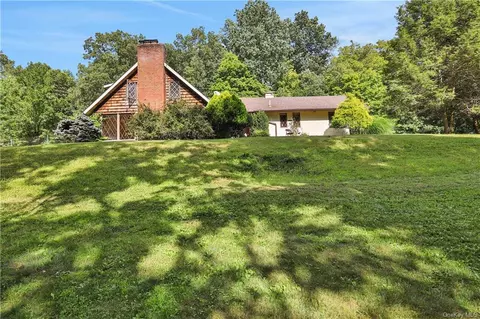 368 Smith Rd, Hyde Park, NY 12538