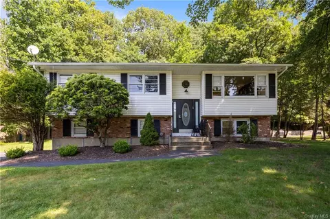 18 N Lorna Ln, Ramapo, NY 10952