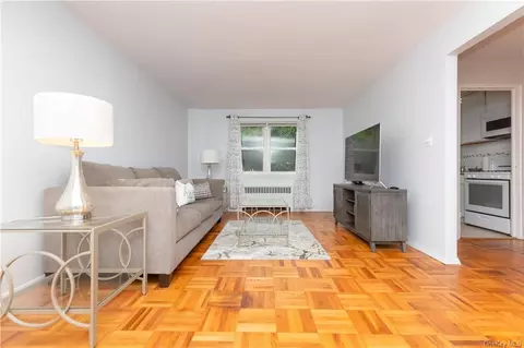450 Pelham Rd #1A, New Rochelle, NY 10805