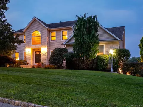 2 Prendergast Ct, Haverstraw, NY 10923