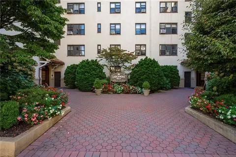 17 N Chatsworth Ave #2A, Larchmont, NY 10538