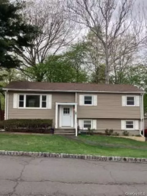 37 Oxford Dr, Clarkstown, NY 10989