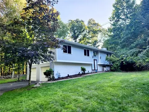 1 Hunte Ct, Ramapo, NY 10901