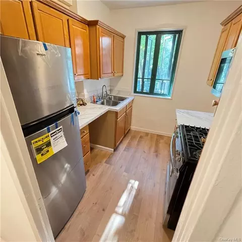 1594 Metropolitan Ave #3B, Bronx, NY 10462