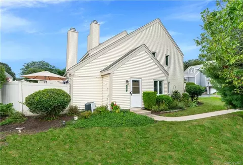 139 Fields Ln, Peekskill, NY 10566