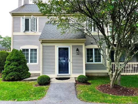 1206 Nutmeg Dr, Carmel Hamlet, NY 10512