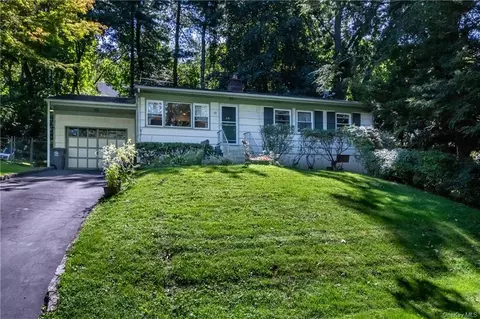 23 Walworth Ter, White Plains, NY 10606