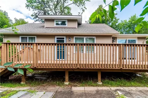 2 Mountain Ave, Monroe, NY 10950