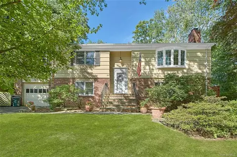 29 Spencer Dr, New Rochelle, NY 10801